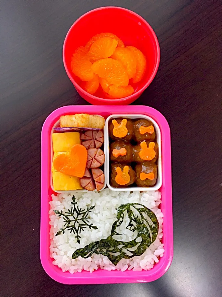 Snapdishの料理写真:年中さん 娘のお弁当🍱 ごはんの間にはそぼろをサンド❤|yumikoさん