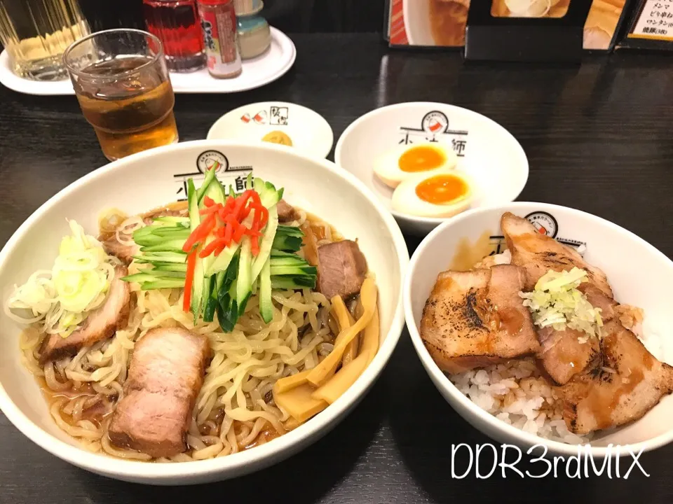 Snapdishの料理写真:喜多方ラーメン坂内 大塚店 中華風冷やしラーメンと炙り焼豚ご飯セット|ddr3rdmixさん