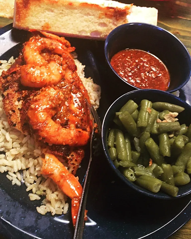 Cajun Shrimp 🍤 and Grilled Cat fish 🐟 with spicy 🌶 sauce on the side|Alma's Home Kitchenさん