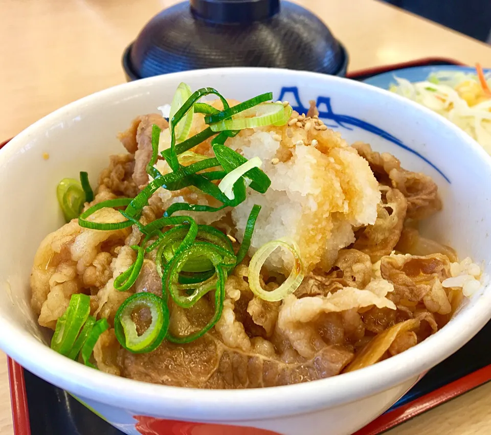 営業マンの昼ごはん  ポン酢おろし牛めし 生野菜|ぽんたさん