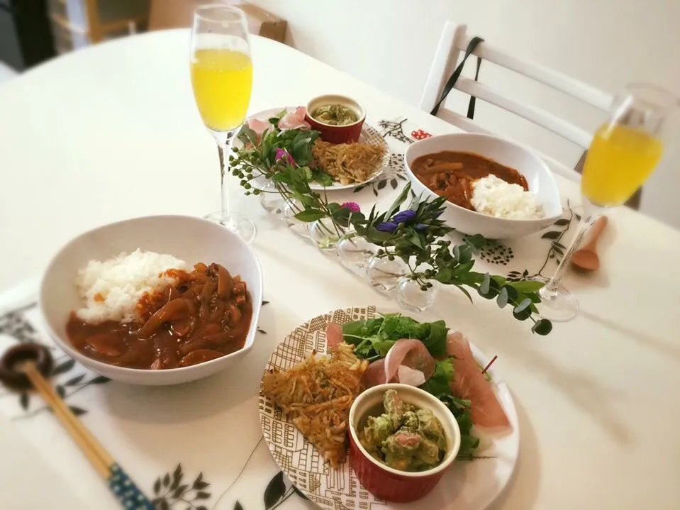 お誕生日ランチ🎉
ハヤシライス、ハッシュドポテト、アボカドサラダ、生ハムサラダ🥗|manchiさん