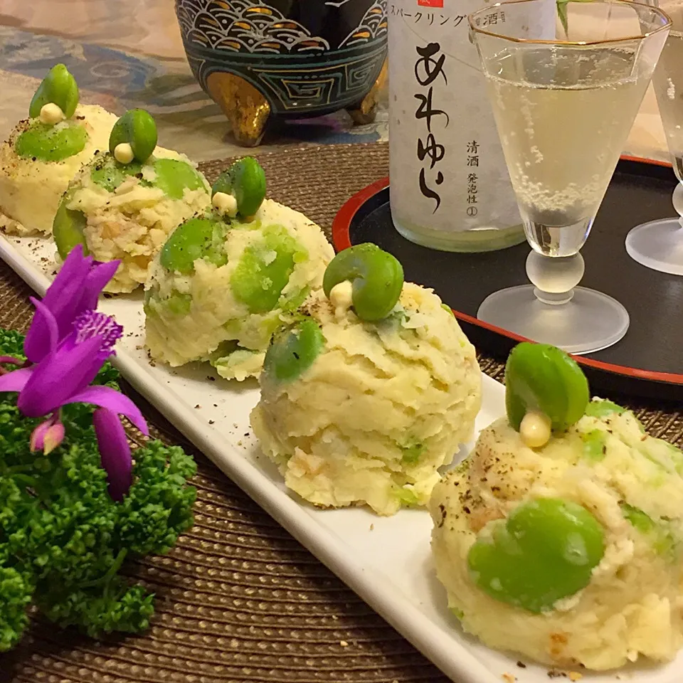 Snapdishの料理写真:『キラ姫さんの👸✨そら豆と新じゃがのホットサラダ』 アイスクリーム盛りにしてみました😆💕|paaruさん