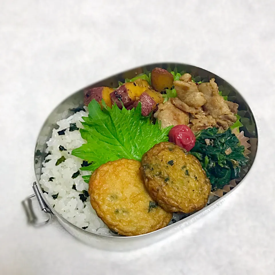 Snapdishの料理写真:わかめご飯
豚肉の香味醤油焼き
ほうれん草のおかか和え
さつま揚げのサッと煮
大学芋
梅干し|Juneさん