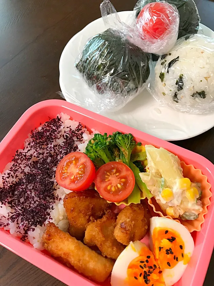 兄のおにぎり弁当と妹の鶏むね唐揚げ弁当|kiicoさん