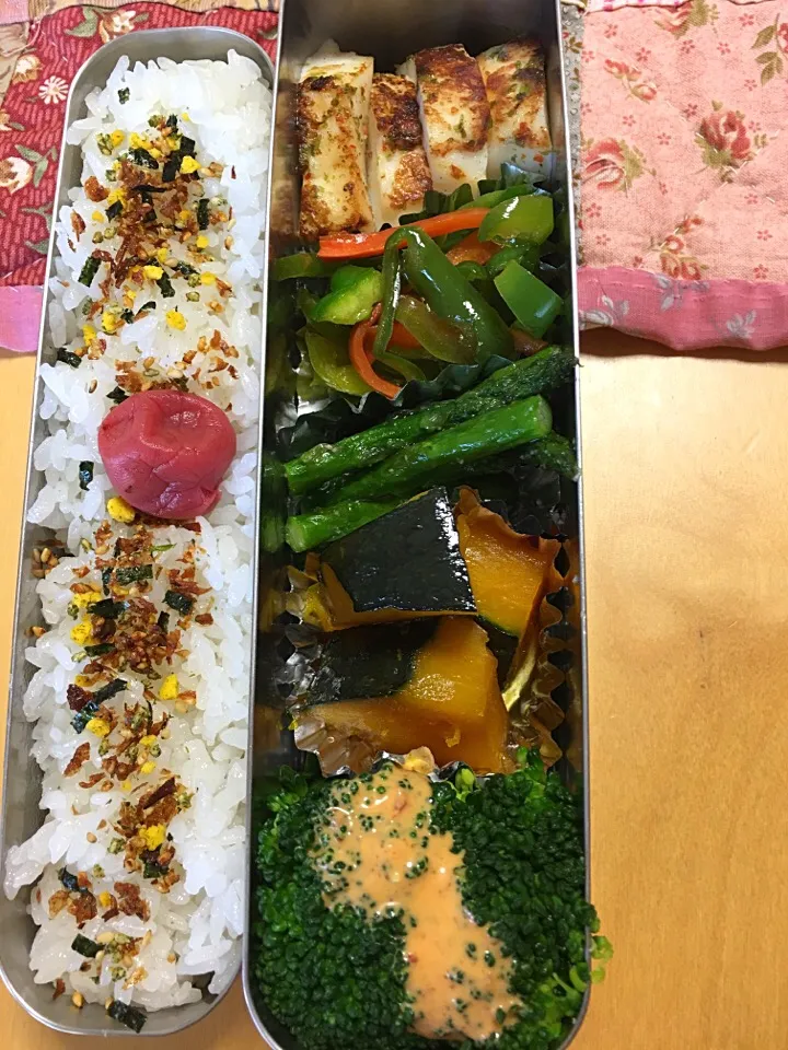 Snapdishの料理写真:イカステーキ ピーマンと人参のきんぴら アスパラ炒め かぼちゃ煮 ブロッコリー弁当。|Kumiko Kimuraさん