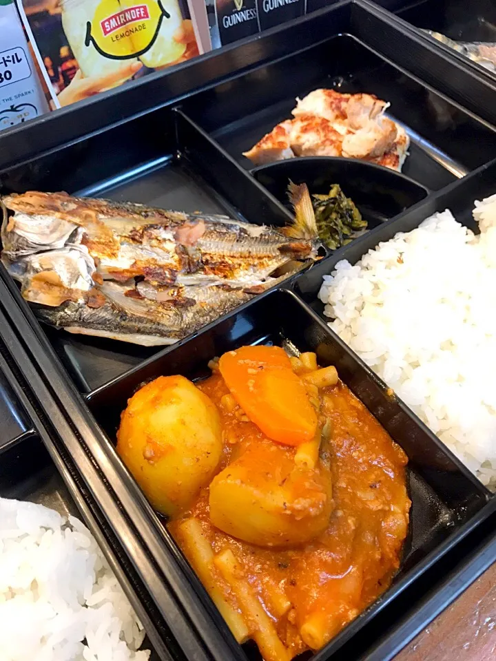 今日の日替わりお弁当
アジの干物、ジャガイモとマカロニのトマト煮、ササミのソテー|山崎 純子さん