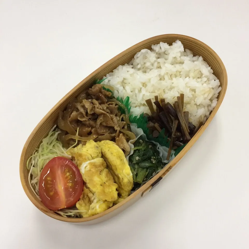 Snapdishの料理写真:弁当（豚肉生姜焼き、玉子焼き、春菊ゴマ和え、サラダ、伽羅蕗佃煮）|SasaMasa213さん