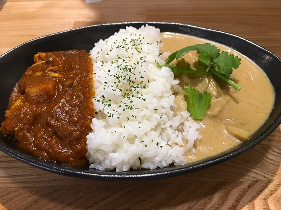 ダブルゥ(深すぎヨーロピアン:ビーフ きのこ ジャガイモ、旨すぎ和ジアン:チキン ナス たけのこ)カレー@KOSUGI CURRY#タイカレー #欧風カレー|カリー仙人さん