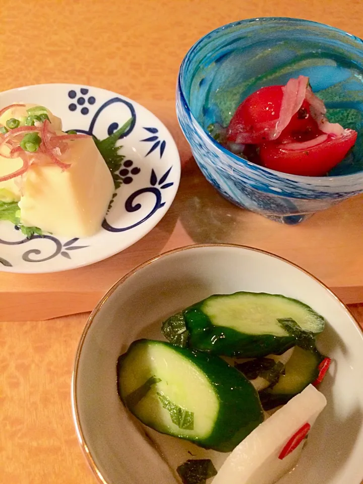 お通し
たまご豆腐 トマトのマリネ  大根とキュウリの浅漬け|Hitoさん