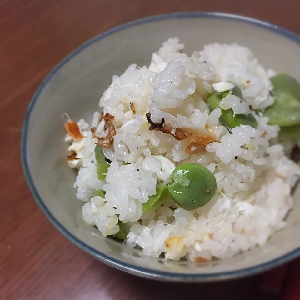 Snapdishの料理写真:焼き鯛と空豆の混ぜごはん|まるちゃんさん