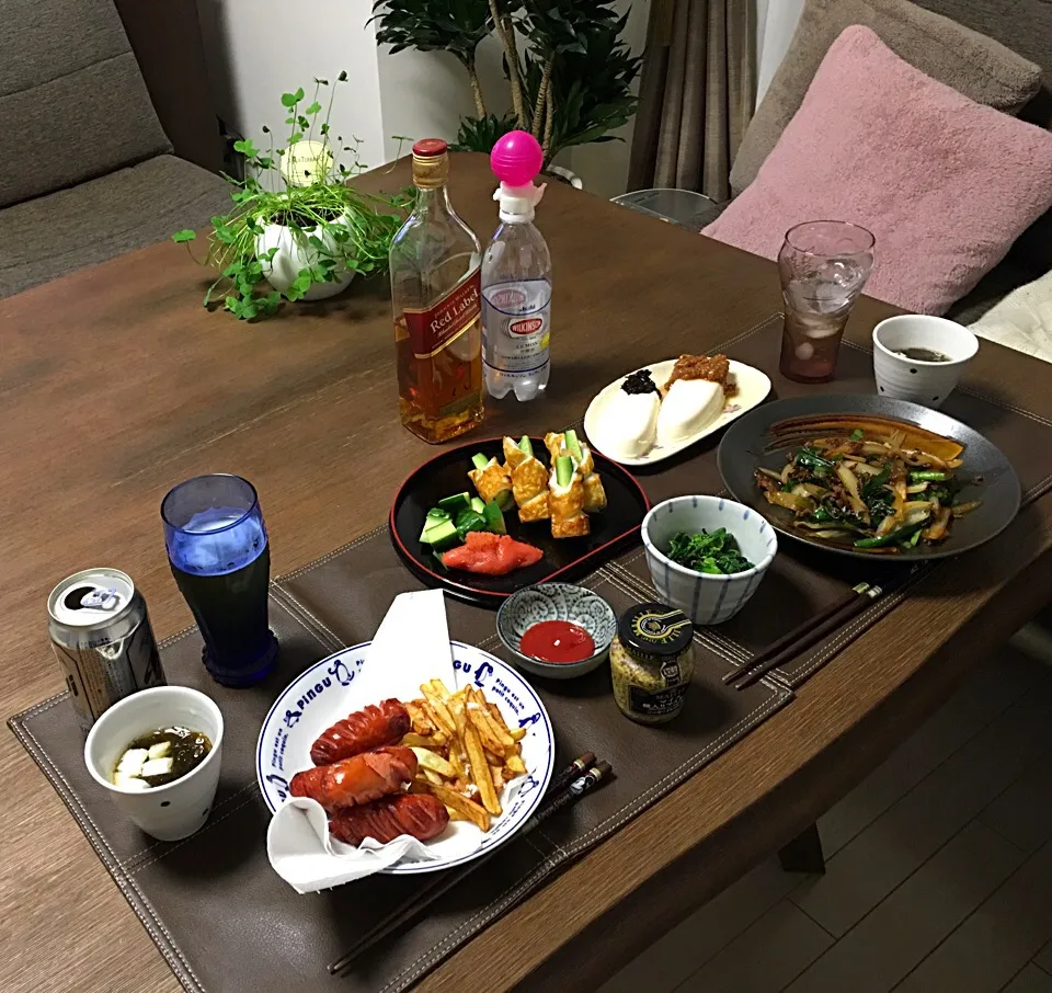 Snapdishの料理写真:牛肉の野菜炒め、菜の花昆布和え、フランクフルト&ポテトフライ、長芋もずく酢、辛子明太子&竹輪きゅうり、男前豆腐の海苔&肉味噌のせ、ビール、ウイスキーのソーダ割り|pentarouさん