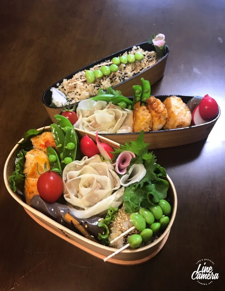 Snapdishの料理写真:今日の2人のお弁当🍱♪
週末恒例お片づけ弁当🍱#いつものシュウマイを#グレードアップ！#薔薇シュウマイ [#毎日のお助けレシピ] All About#|とんちんさん