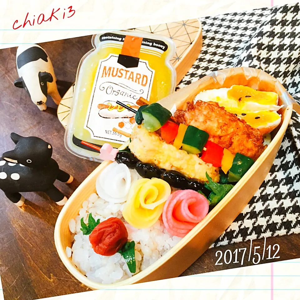 Snapdishの料理写真:娘のお弁当 0512🌞 #気まぐれ串 #3色の酢花#大根の花🌼 #半月卵 #セリアの保冷剤|chiaki3（平川ちあき）さん