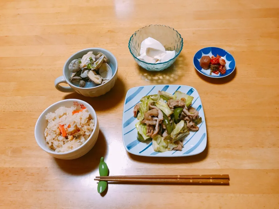 夕ごはん
あさりご飯
あさり汁
豚肉とキャベツの甘辛炒め|ちゃみこさん