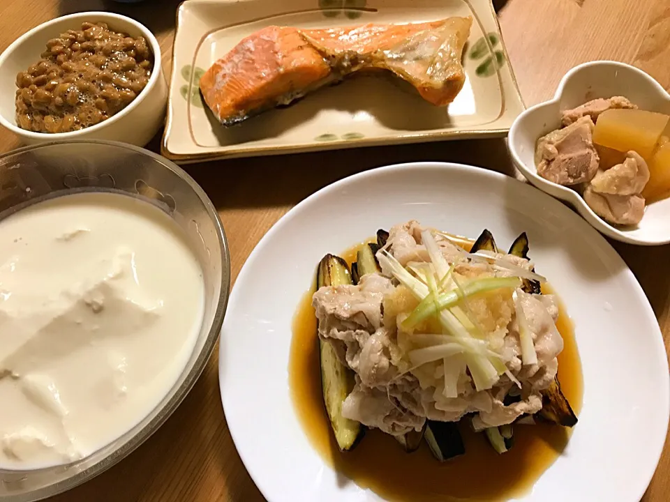 脂ののった鮭カマと
焼き茄子の冷しゃぶおろしポン酢かけ|puuqさん