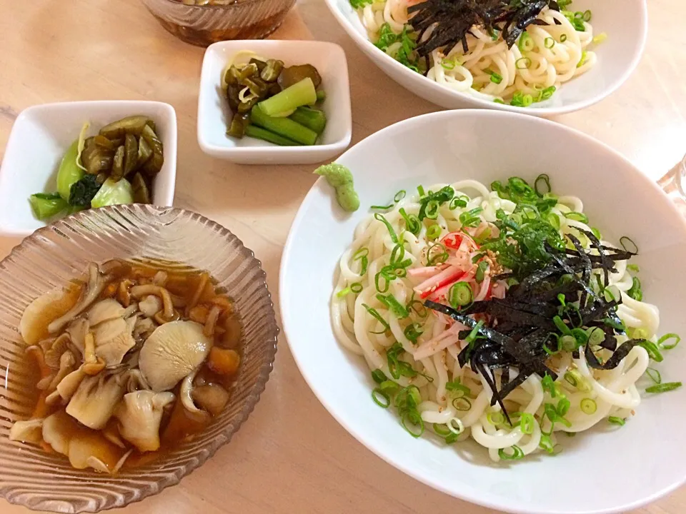 今日のお昼ごはんは、サッパリ！！
冷やしキノコ汁うどん🍄|Booパパさん