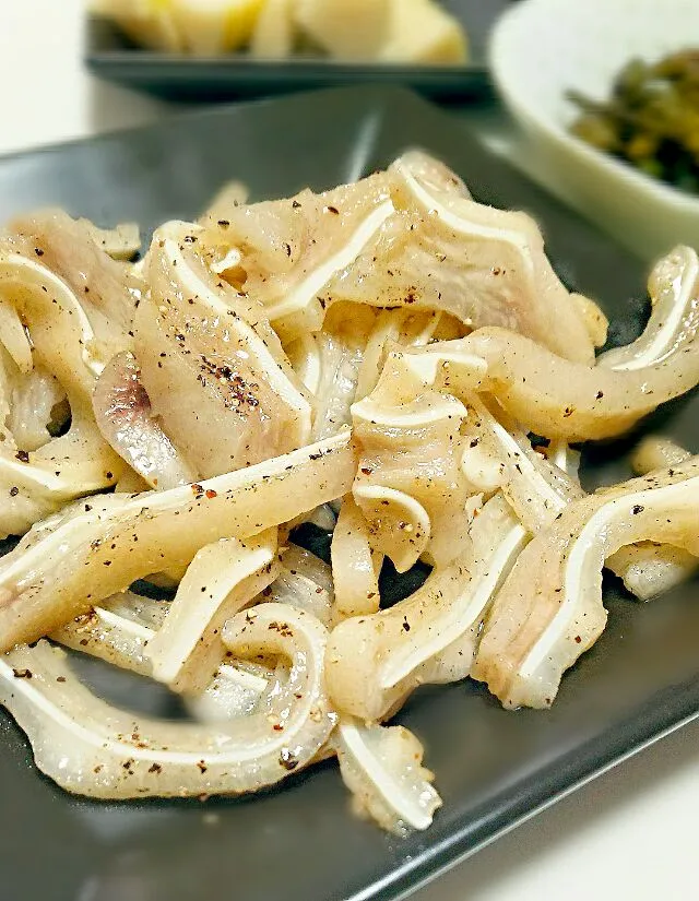 Snapdishの料理写真:Fried Pig ear with black pepper 🐷 ミミガー黒胡椒炒め   #ビールによくあうおつまみ  #ミミガー同盟|まめさん