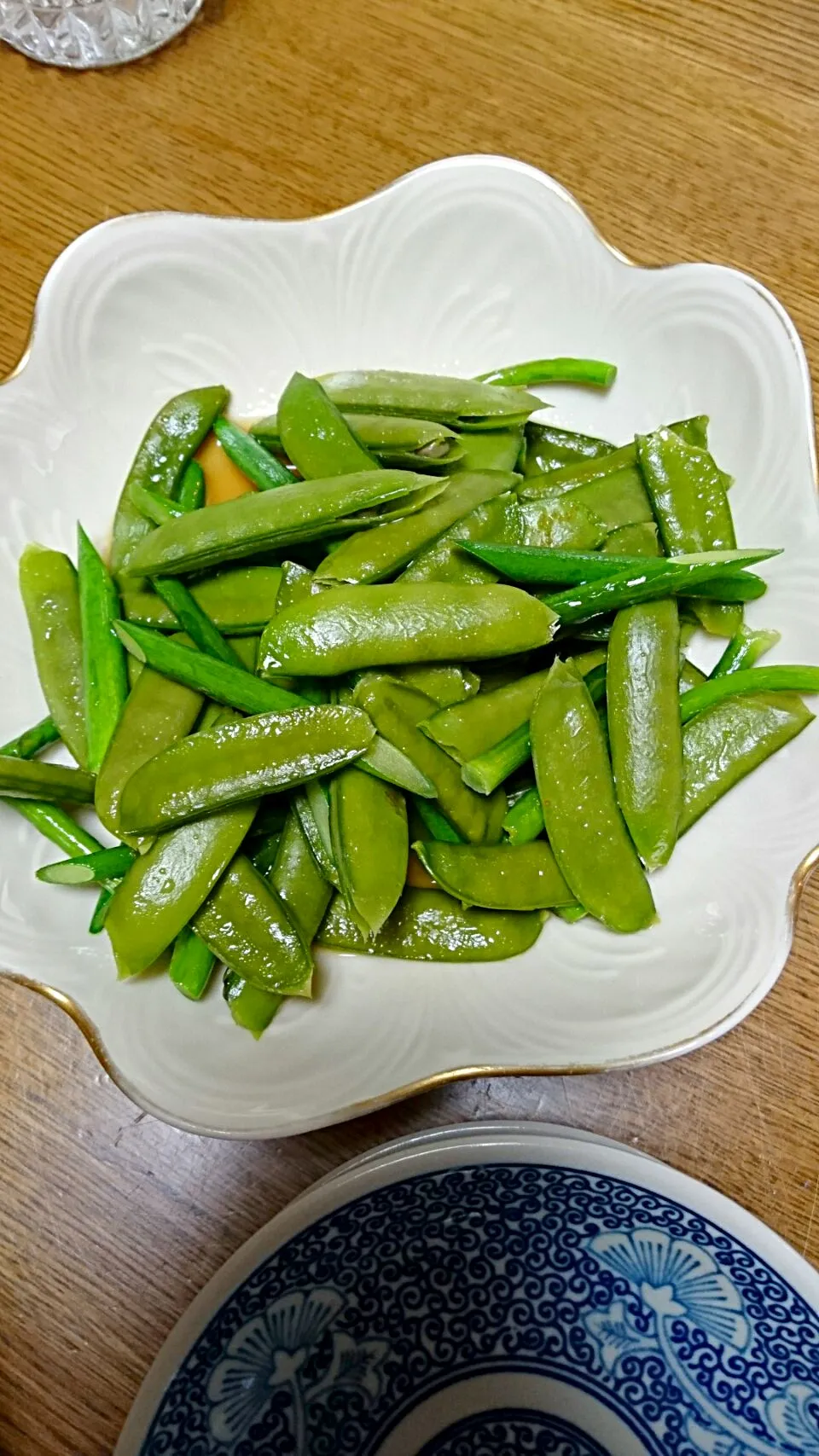 スナップえんどうとニンニクの芽バター炒め|Akiko Nakamotoさん