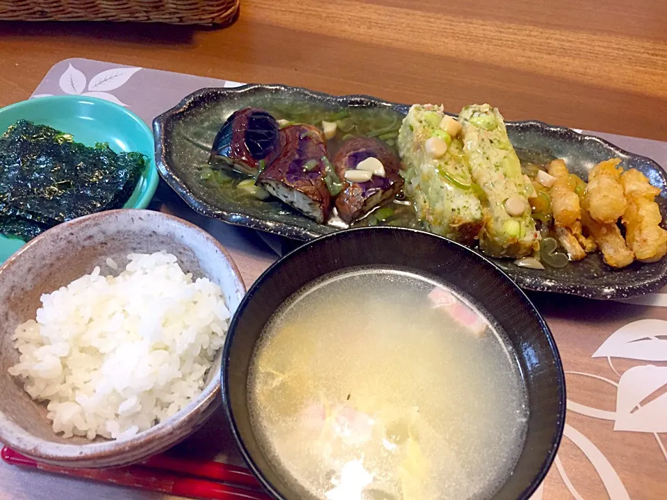 晩御飯
豆腐しんじょう揚げ、ごぼう揚げ、焼きナスのエリンギとネギあんかけ、玉ねぎとベーコンのスープ、白米、韓国海苔|かよちゃんさん