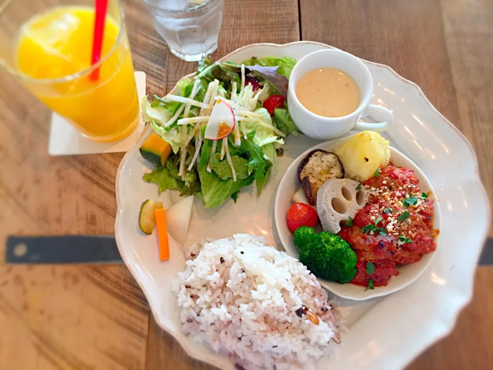 Snapdishの料理写真:ワンプレートランチ(煮込みチキン)|チカさん