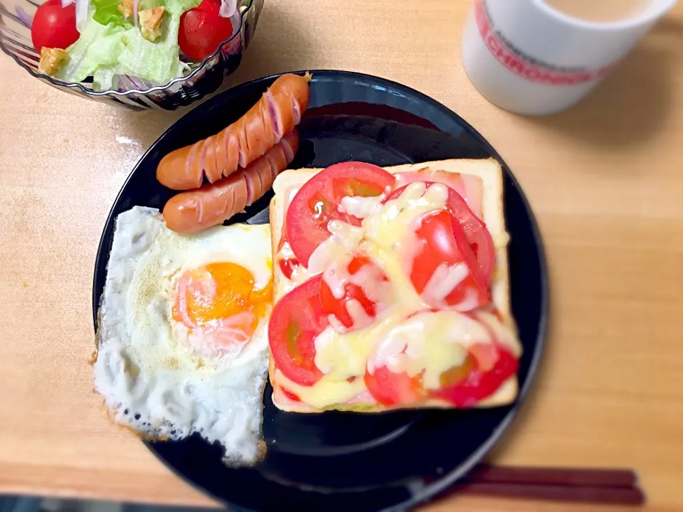 朝ごはん
目玉焼きはちょっと失敗しちゃった|いしぃむしぃさん