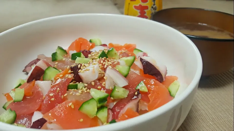 塩と胡麻油で食べる海鮮丼|しあるさん