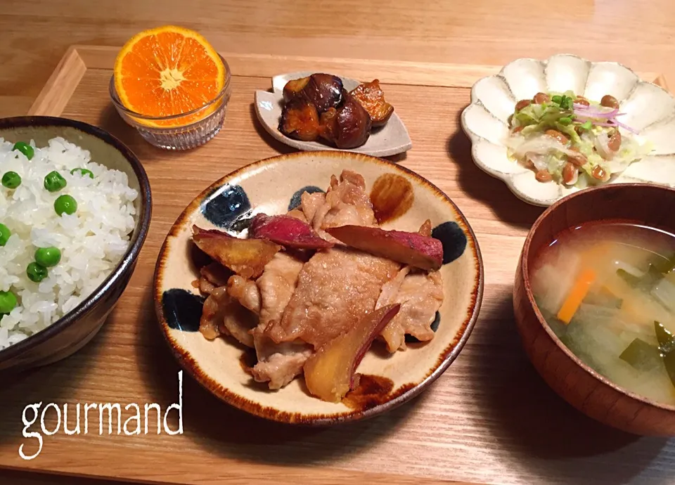 Snapdishの料理写真:豆ごはん🍚、豚肉とさつまいもの甘辛炒め、茄子のエスニック炒め などの夜ごはん♪ 甘酒活用🎶|プーティさん