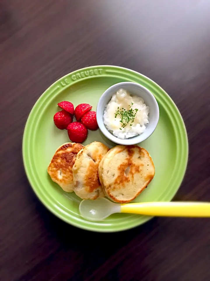 5/13❁息子離乳食 朝ごはん
バナナ大豆パンケーキ🥞🍌
ホワイトドリア
いちご🍓|つんさん