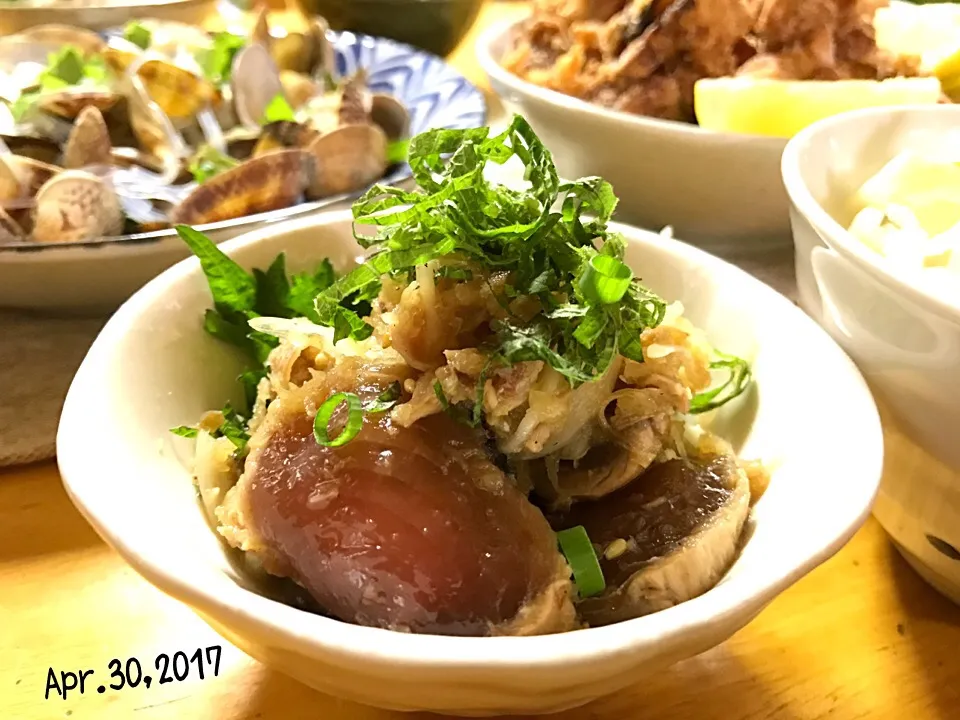 咲きちゃんさんの料理 鰹タタキと新玉ねぎの鬼おろしサラダ 激リピ～ʕ•̫͡•ʔ♬✧|みきおさん