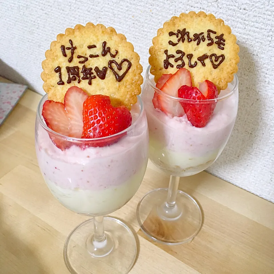 ワイングラスでいちごムース🍓初めての結婚記念日\(◡̈)/|たにもこさん