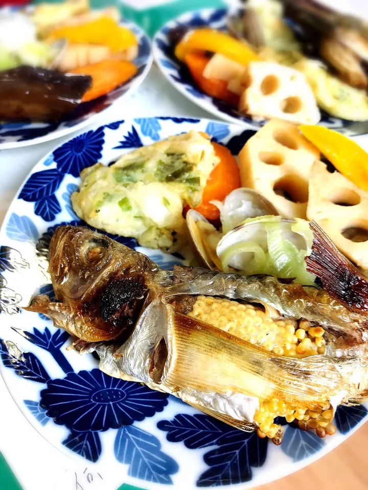 鰰。アサリの酒蒸し。白魚とネギの揚げ物。蓮根、茄子、人参、パプリカの揚げ浸し。|Kumi_loveさん