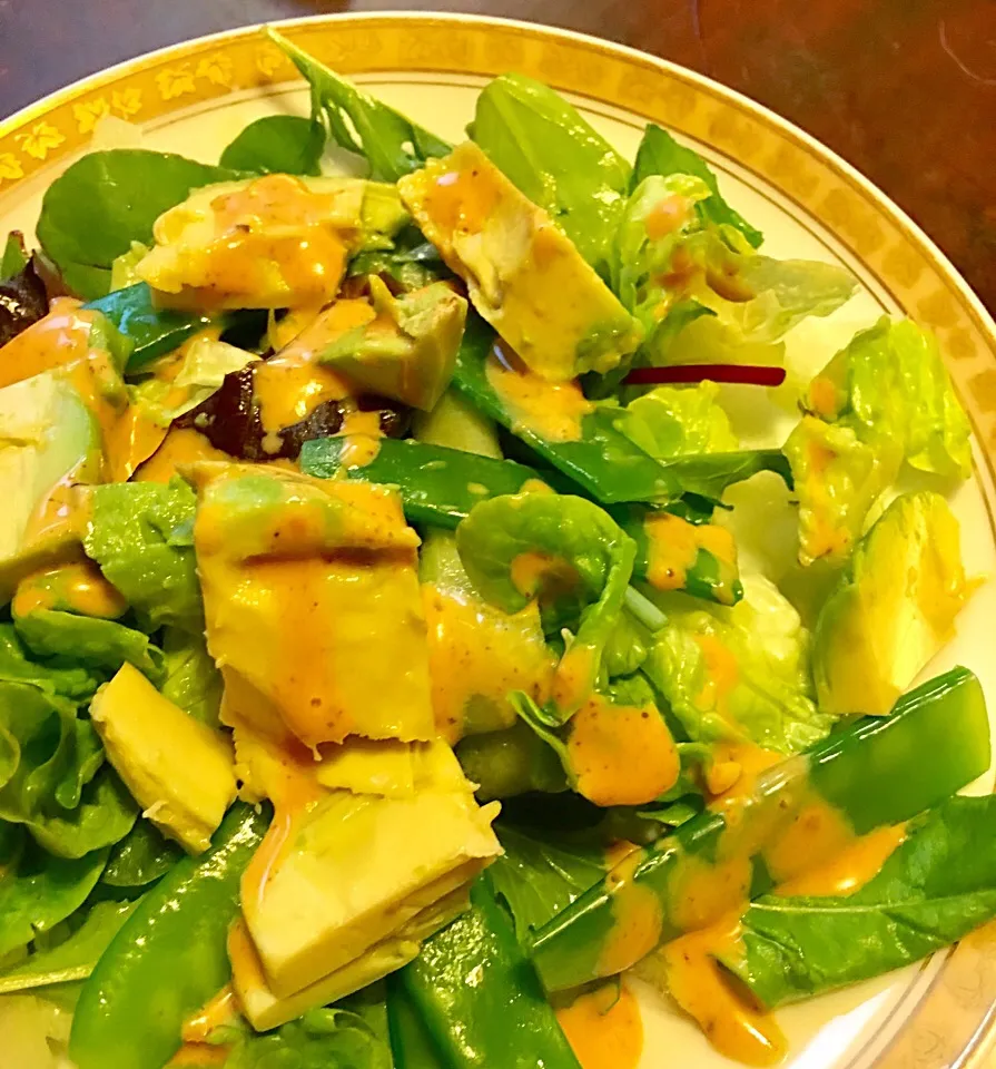 Super spring salad! Sweet peas, cucumber and avo #yummy|lauren shannonさん