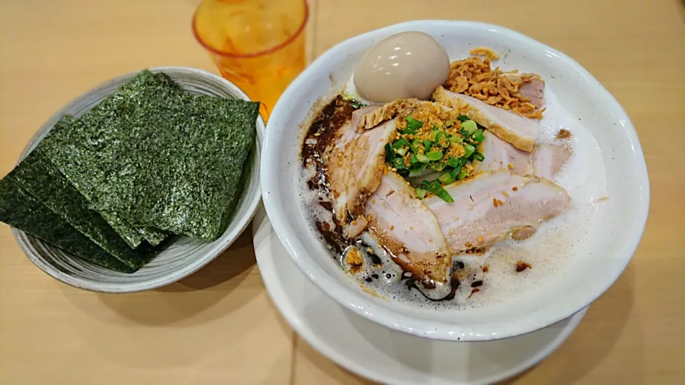 麺緑ジョウモン 味玉マー油豚塩 豚チャーシュー&海苔トッピング|ミナミ ヒロヤさん