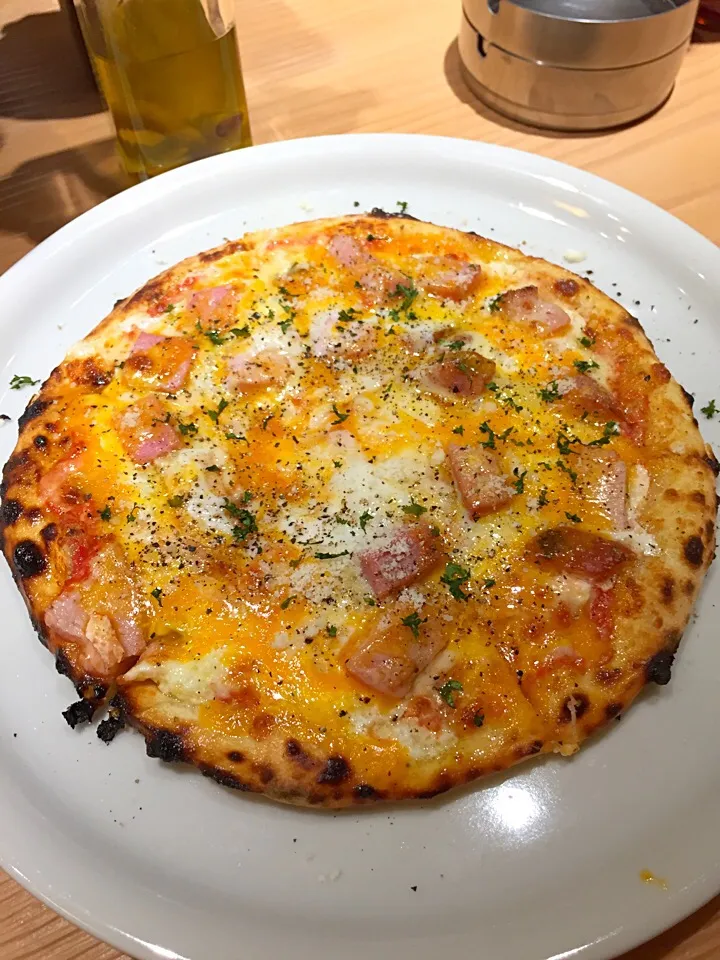 半熟たまごとベーコンのピッツァ🍕|すかラインさん