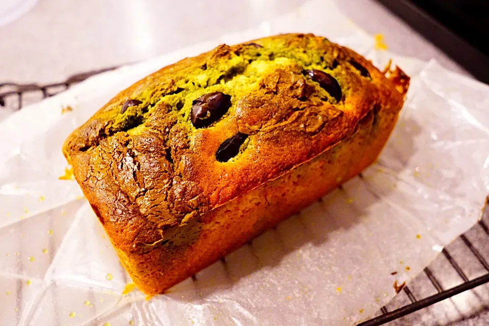 黒豆抹茶パウンドケーキ、焼けました😊
抹茶は粉に混ぜずに湯煎で溶かしたホワイトチョコに練りこんでから生地にマーブルになるように混ぜ込みました。|ユキ❄︎ミライさん