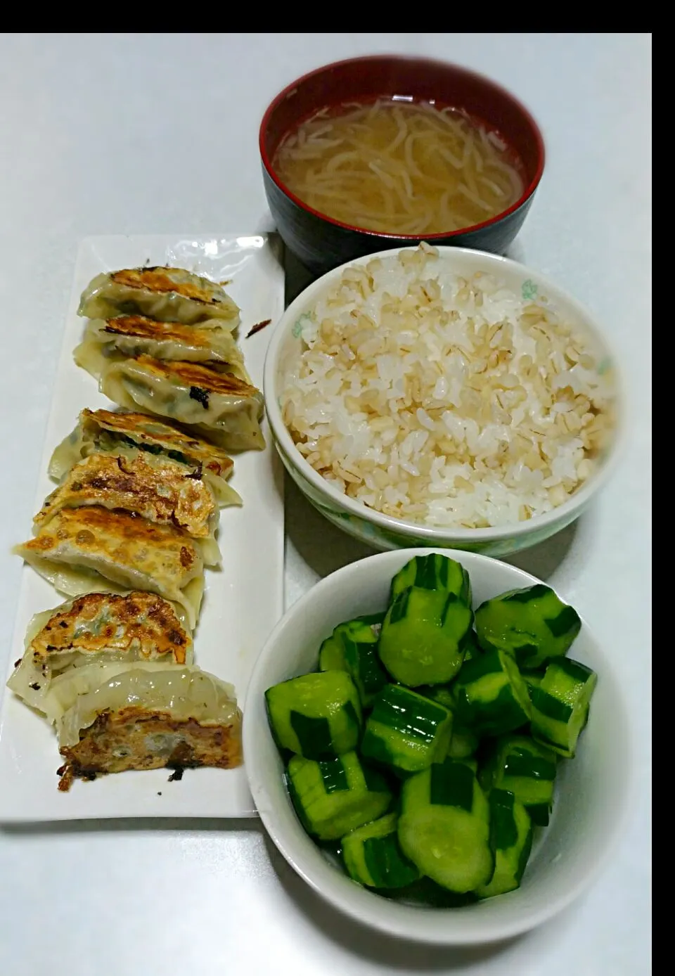 焼き餃子
キュウリの浅漬け
もやしの味噌汁|時雨さん