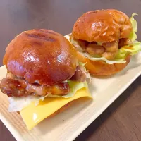 Snapdishの料理写真:照り焼きバーガー🍔照り焼きチーズバーガー|cororinpicさん