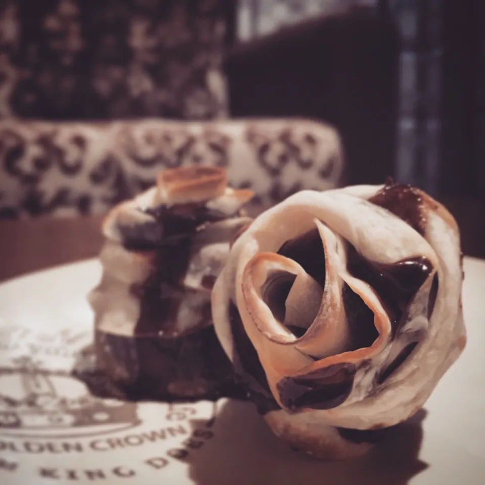 餃子の皮で薔薇チョコパイ🌹|nori.co.jpさん