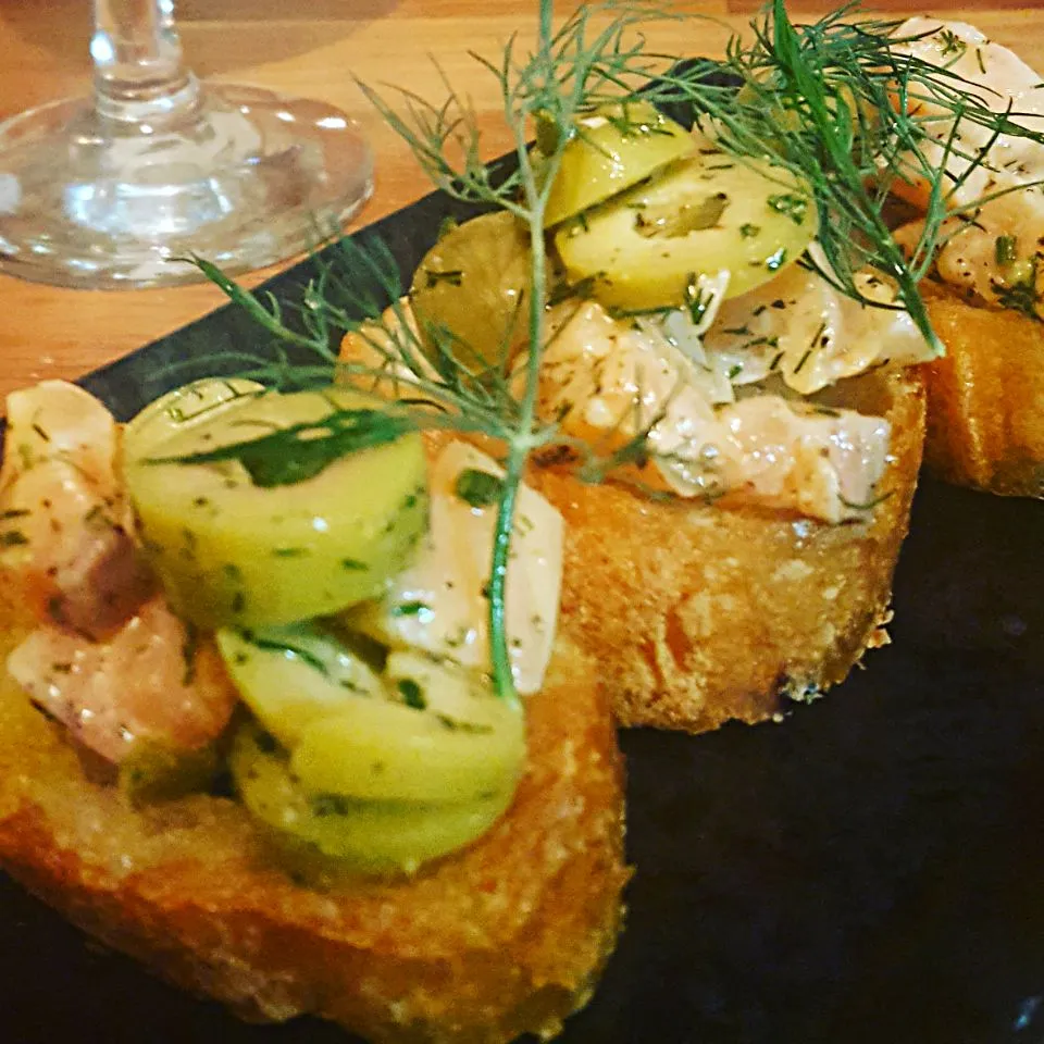 Fresh Salmon Tapas with lemon,fresh dill, Green Olives|Emanuel Hayashiさん