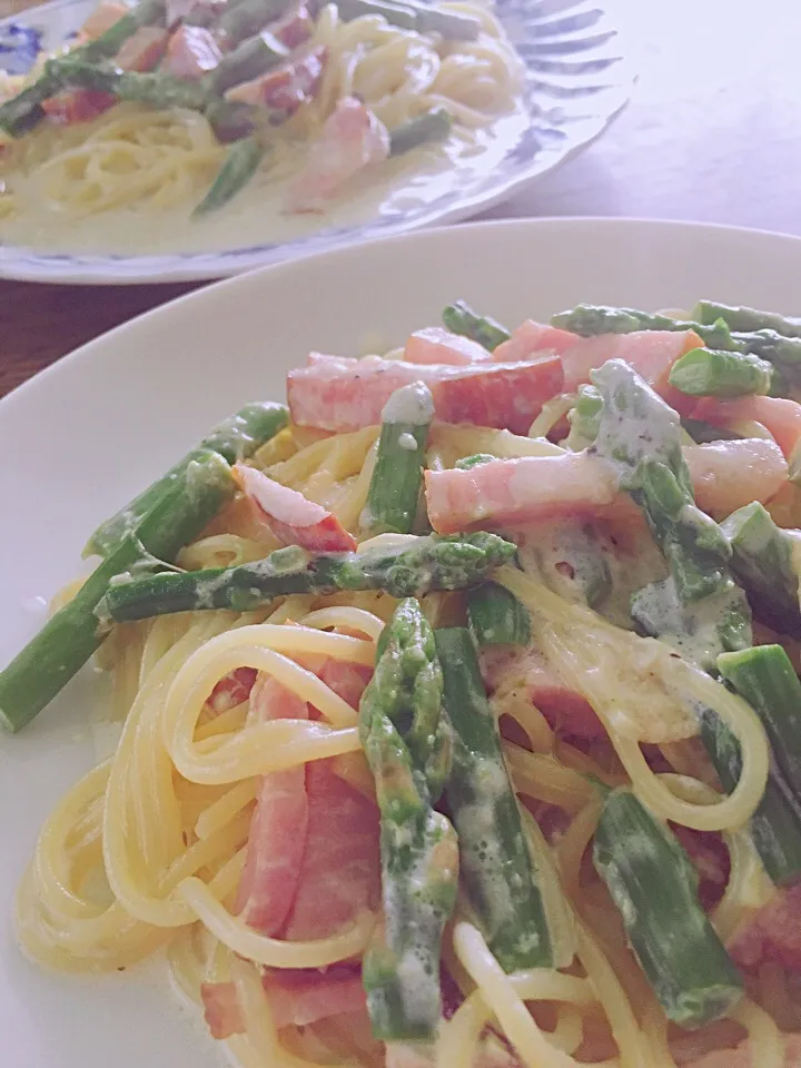 休日のお昼
・アスパラとベーコンの
    レモンクリームパスタ|akiさん