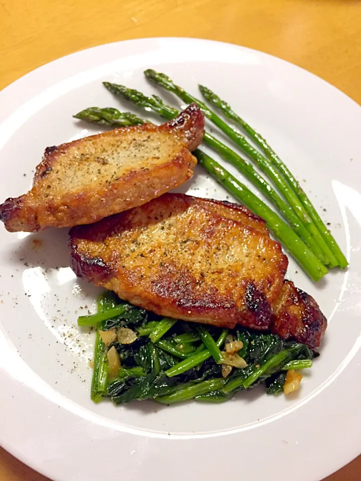 Rosemary Pork Chop with Buttered Asparagus and Garlic Spinach|Alvin Valerianoさん