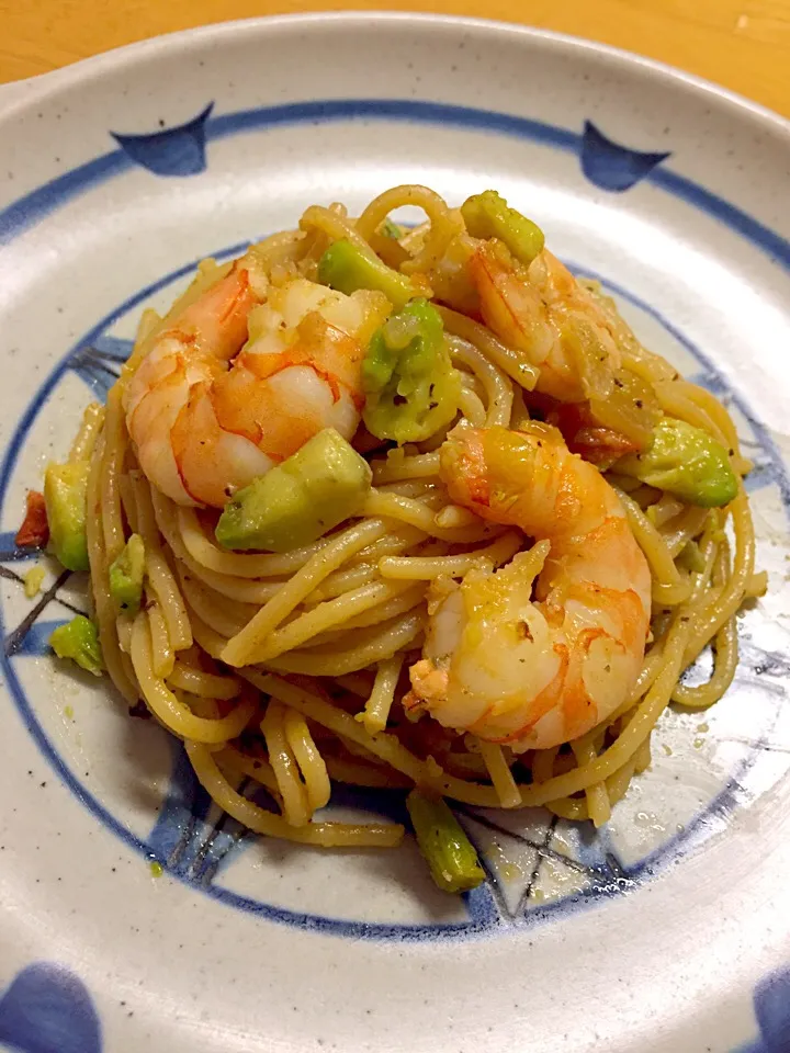 Prawns with Avocado and Tomato Pasta|Alvin Valerianoさん