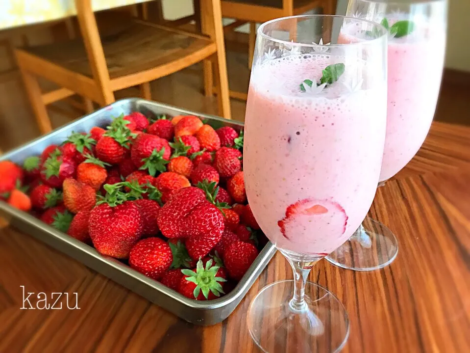 Snapdishの料理写真:フレッシュ🍓でストロベリージュース🍹|kazu★さん