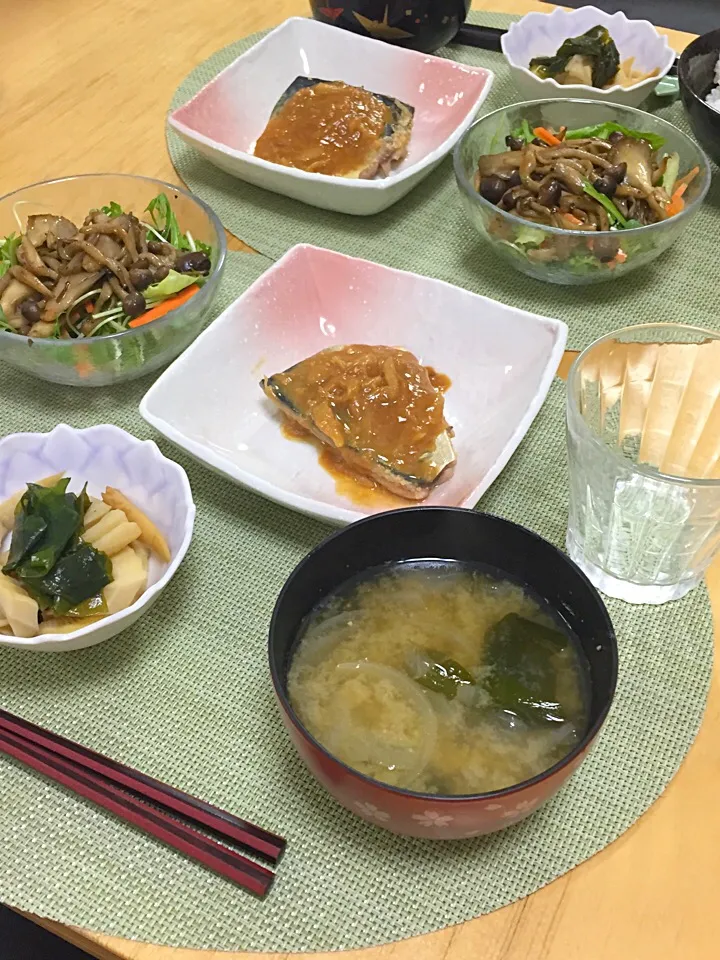 Snapdishの料理写真:鯖の味噌煮
玉ねぎの味噌汁
きのこの炒めがけサラダ
若竹煮|ひまわりさん