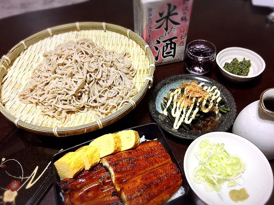 🍶米だけの酒が当たったので〜٩( *˙0˙*)۶⌒♡🍶
手打ち蕎麦&極厚ウナギのうな重&ワラビのお浸し&ワラビたたきで和食ディナー🍽

#米だけの酒 #和食に良く合う〜#手打ち蕎麦#ウナギめちゃ厚|桃実さん