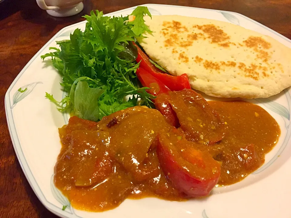 トマト🍅カレー&ナン|みぃさん