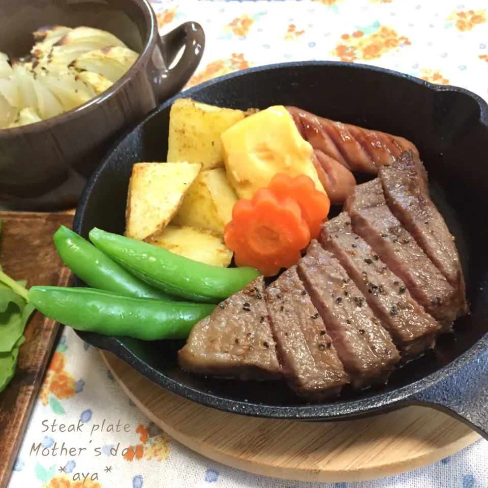 母の日♡ステーキプレート＆くららちゃんのレンジでまるごと新玉グラタンスープ⭐|あやさん