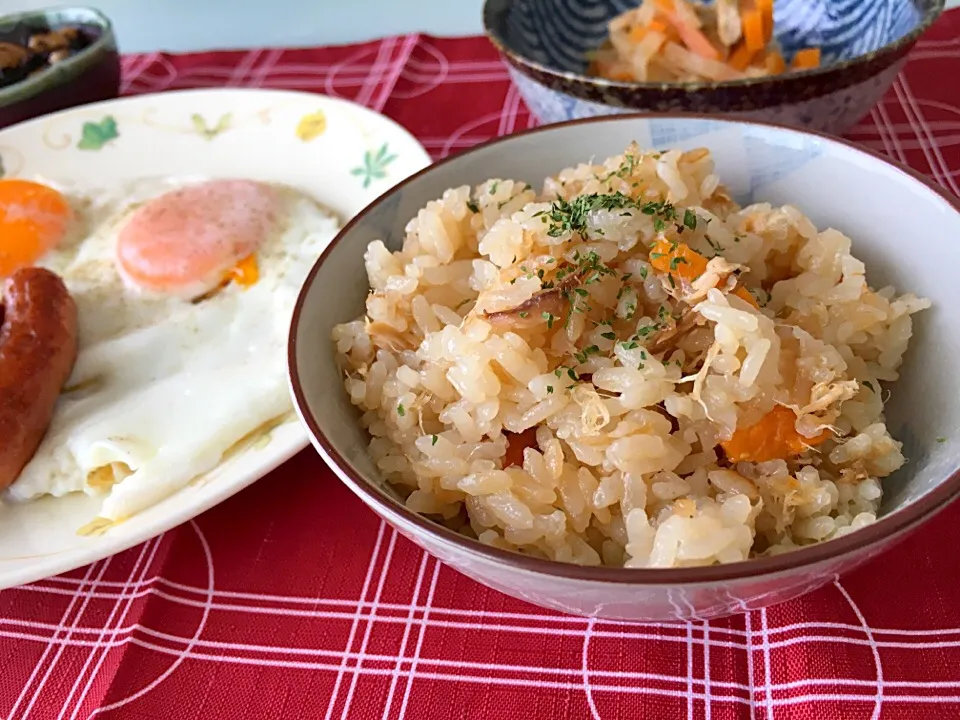 ツナとにんじんの炊き込みご飯♡|らいとさん