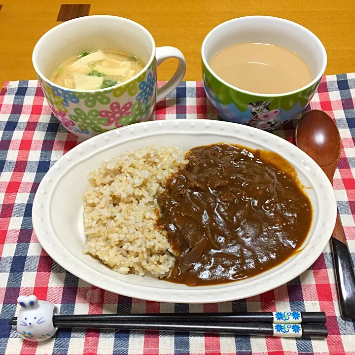 息子の朝ごはん😆
昨夜息子の希望で作った、たけのこのお味噌汁と、横浜舶来亭ブラックカレー🍛😊|amikaさん