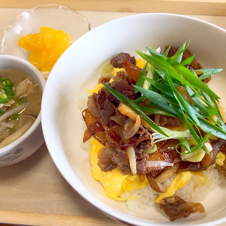 #どんぶり 
すき焼き丼|もこうさぎさん